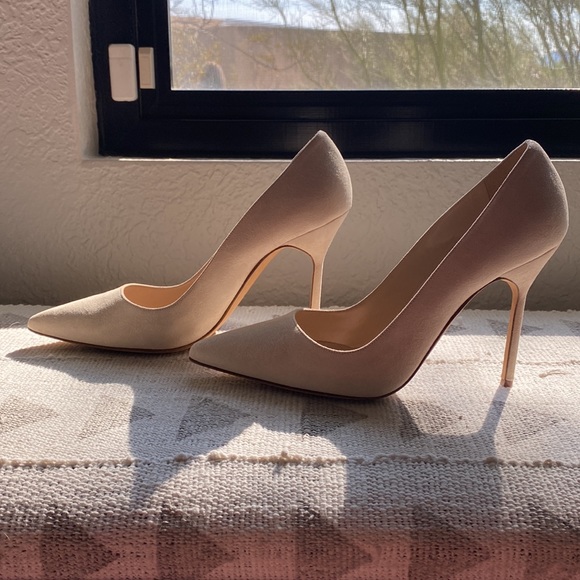 Manolo Blahnik Beige Suede BB Pumps - Picture 6 of 7